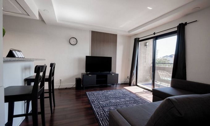 Washington Condo | Wonderful 2-bedroom 2 Bathroom condo with AC in Long Beach