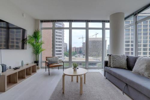 Crystal City Apartment | Wonderful 2BR Apartment at Crystal City