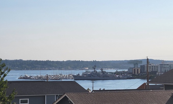 Bremerton House | Wonderful 3-bedroom house with water view