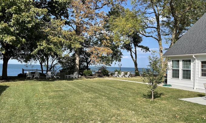 Vermilion House | WONDERFUL 3 BEDROOM LAKEFRONT HOME WITH GREAT NEIGHBORHOOD PARK
