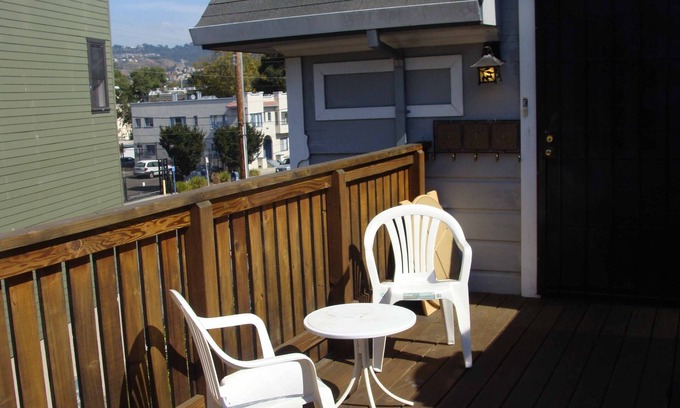Temescal Apartment | Wonderful 3rd level 2 bed in heart of Oakland's popular Temescal. - walk to Bart