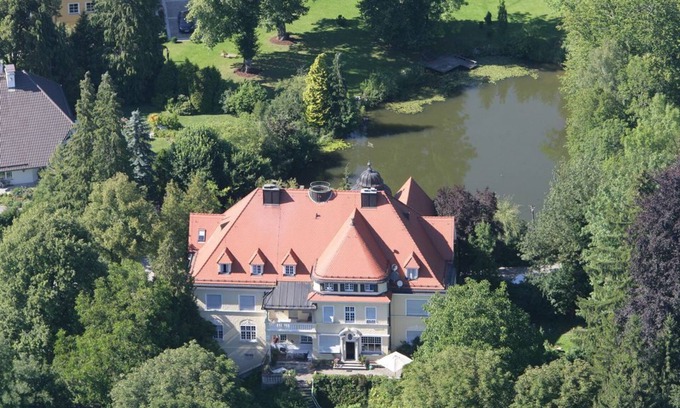 Morlbach Apartment | Wonderful 5-room flat with large eat-in kitchen in Mörlbach Castle