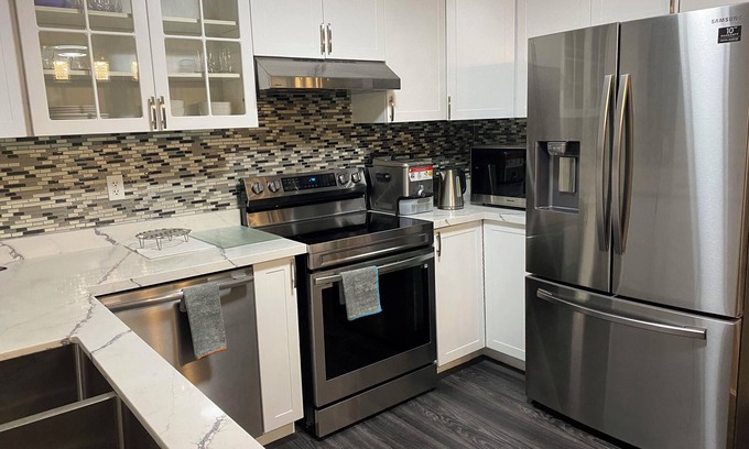 Barrie House | Wonderful and spacious townhome