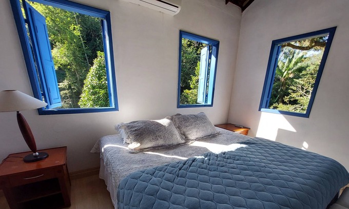 Cachoeiras de Macacu House | Wonderful Country House with Beautiful Lake, Swimming Pool and Wi-Fi