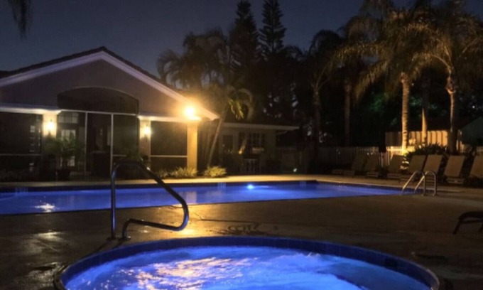 West Palm Beach Apartment | Wonderful condo close to outlets and city place!