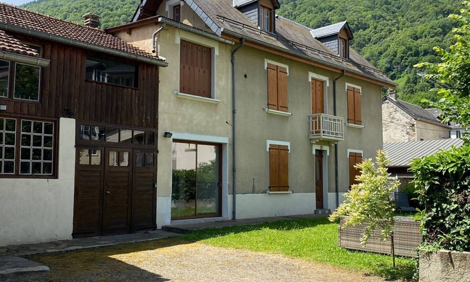 Bagneres-de-Luchon House | Wonderful detached house in centre of Luchon 200m from Gondola, private parking!