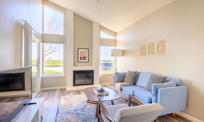 Foster City House | Wonderful Foster City 2BR w/Pool & Balcony, nr Parks, by Blueground