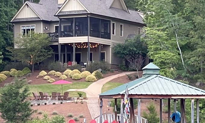 Six Mile House | Wonderful Gathering Spot for Large Families and Friends, 20 Minutes to Clemson