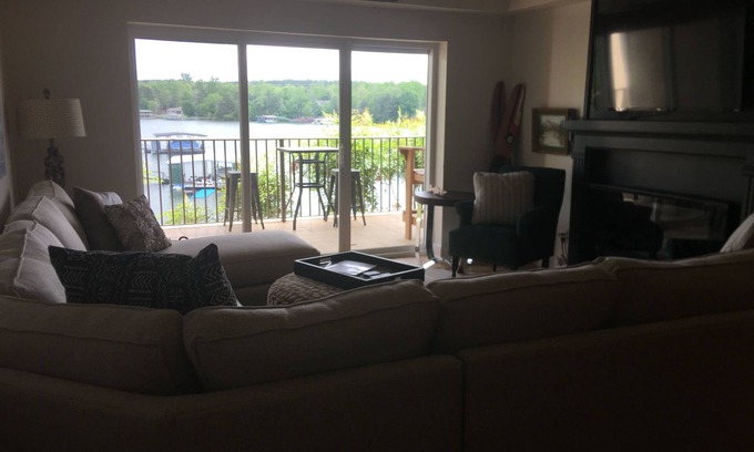 Jasper Condo | Wonderful ground floor condo at the beautiful Smith Lake.