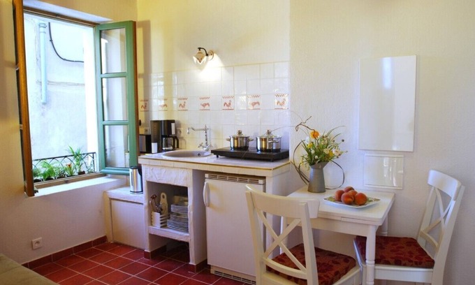 Biot Apartment | Wonderful holiday home in historic city centre