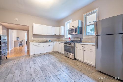 New City House | Wonderful Home Close to Downtown Chicago - Free Parking