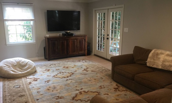 Athens House | Wonderful Home/sleeps up to 10/3 miles from downtown