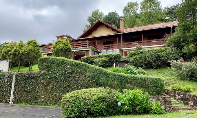 Monte Verde House | Wonderful House 600m from the Center: Jacuzzi, Sauna, Gourmet Space and Leisure Area