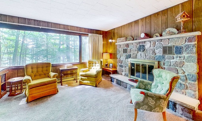 Hazelhurst House | Wonderful lakefront home with WiFi, private washer and dryer, fireplace, decks