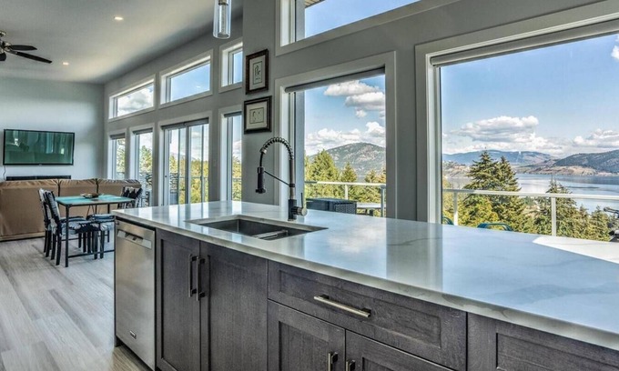 Westshore Estates House | Wonderful Lakeviews!