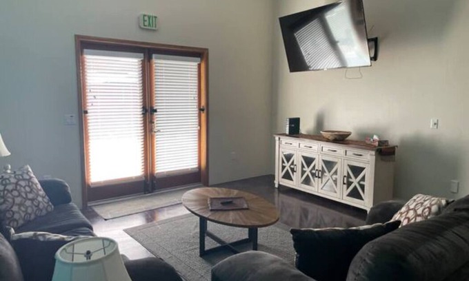 Mesilla Park House | Wonderful Mountain View Casita
