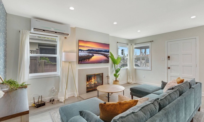 Seal Beach House | Wonderful Naples Beauty cottage 2 mins 2 the sand