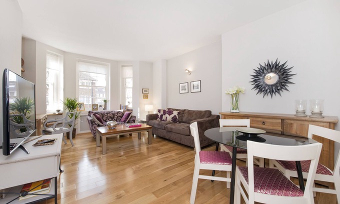 Lancaster Gate Apartment | WONDERFUL ONE BEDROOM APARTMENT OFFERING CONTEMPORARY LIVING IN HYDE PARK IV