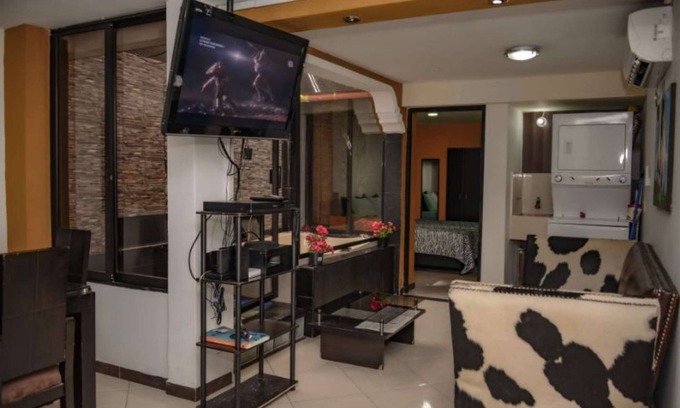 Zona Rosa Apartment | Wonderful One bedroom AC Hot Tub 2 blocks Lleras