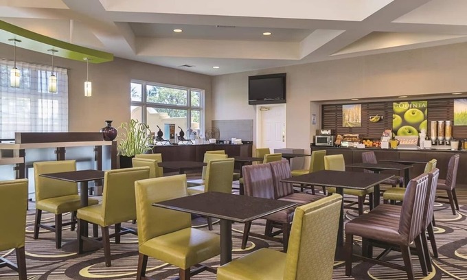 Guasti Hotel | Wonderful Place To Stay! 4 Great Units! Minutes Away to iFLY Indoor Skydiving!