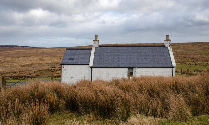 Staffin House | Wonderful private villa for 2 guests with WIFI and TV