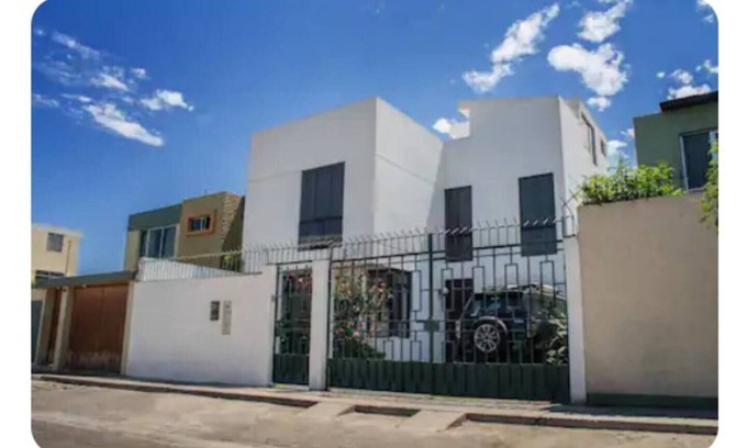 Jose Luis Bustamante y Rivero Villa | Wonderful private house in downtown n
