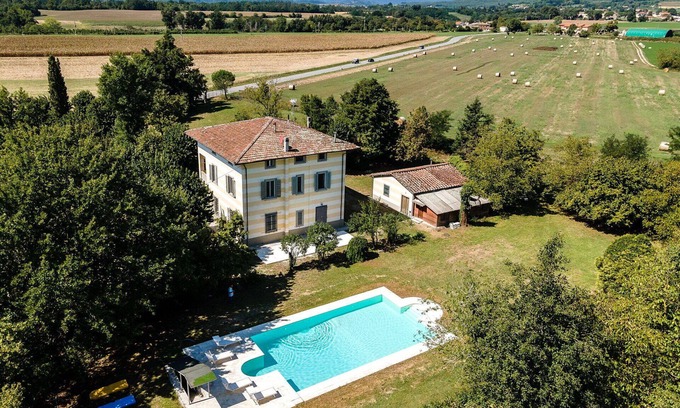 Scarperia e San Piero Villa | Wonderful private villa for 16 people with WIFI, private pool, TV, patio, pets allowed and parking