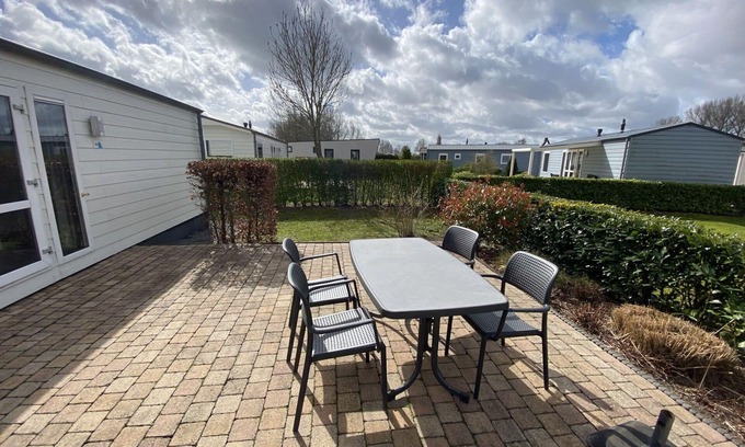 Dordtse Biesbosch House | Wonderful private villa for 4 people with WIFI, TV, terrace and parking