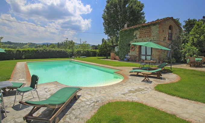Laterina Villa | Wonderful private villa with WIFI, pool, TV, patio, pets allowed and parking, close to Arezzo