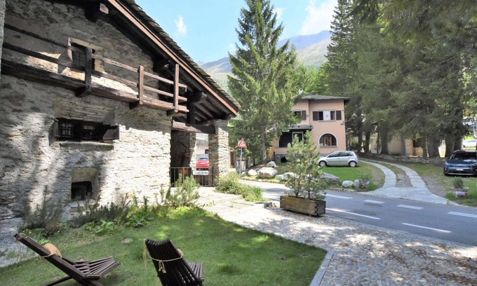 Madesimo House | Wonderful private villa for 8 people with WIFI, hot tub, TV, terrace, pets allowed and parking