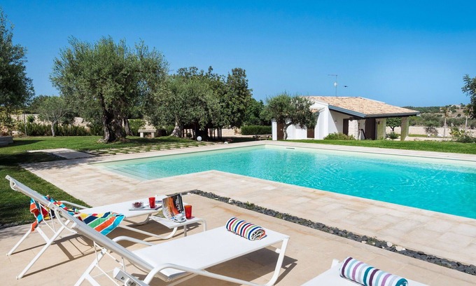 Rosolini Villa | Wonderful private villa for 10 people with A/C, private pool, WIFI, TV, patio and parking
