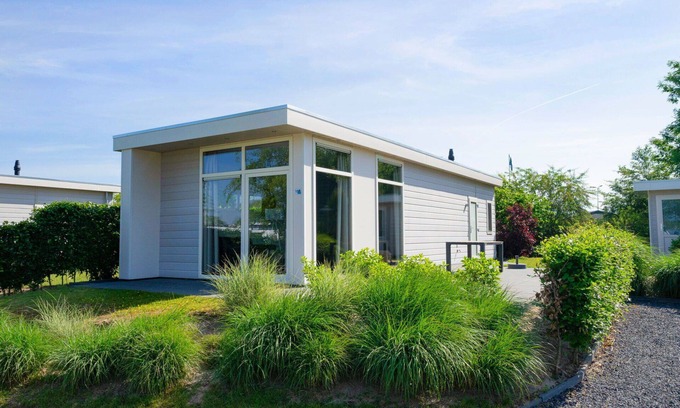 Nunspeet House | Wonderful private villa for 4 guests with WIFI, pool, TV, terrace and parking