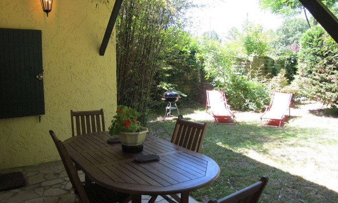 Queyrac House | Wonderful private villa for 4 guests with TV, terrace, pets allowed and parking