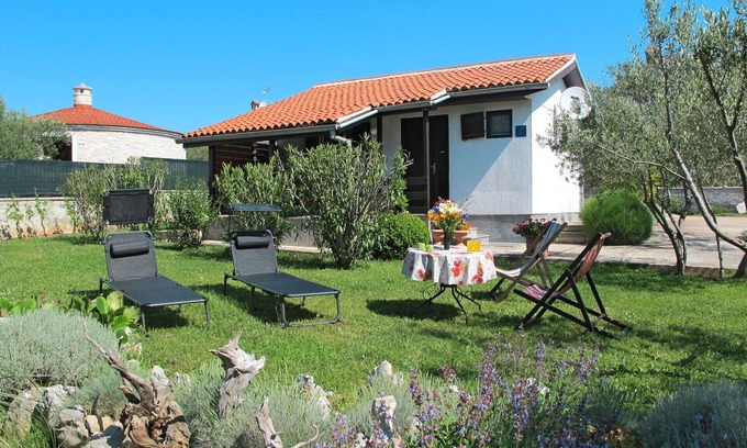 Mali Vareski House | Wonderful private villa for 4 guests with WIFI, A/C, TV, terrace and pets allowed
