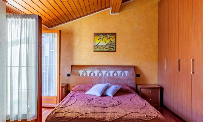 Corrido House | Wonderful private villa for 4 guests with WIFI, hot tub, TV, terrace, pets allowed and parking