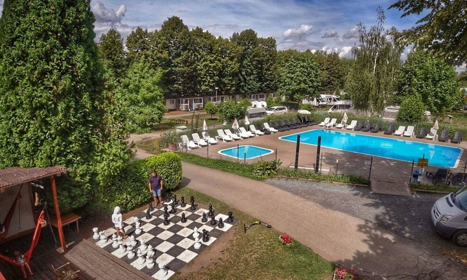 Dolni Pocernice House | Wonderful private villa for 5 people with WIFI, pool, terrace, pets allowed and parking