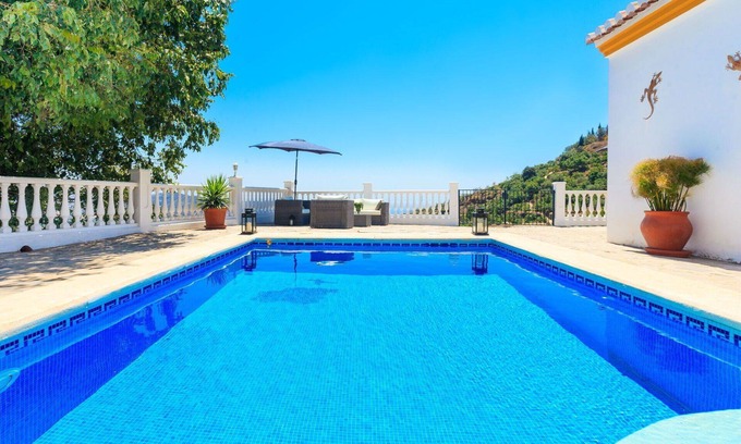 Torrox House | Wonderful private villa for 6 guests with WIFI, A/C, private pool, TV, terrace and parking