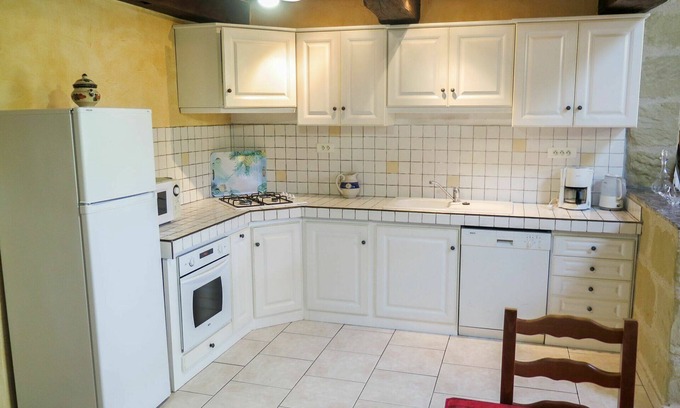 Puymiclan Villa | Wonderful private villa for 8 guests with private pool, WIFI, TV, terrace, pets allowed and park.