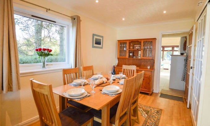 Connel House | Wonderful private villa for 6 guests with WIFI, TV and pets allowed