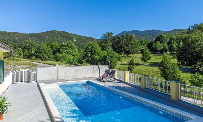 Senj House | Wonderful private villa for 4 people with private pool, WIFI, TV, terrace, pets allowed and park.