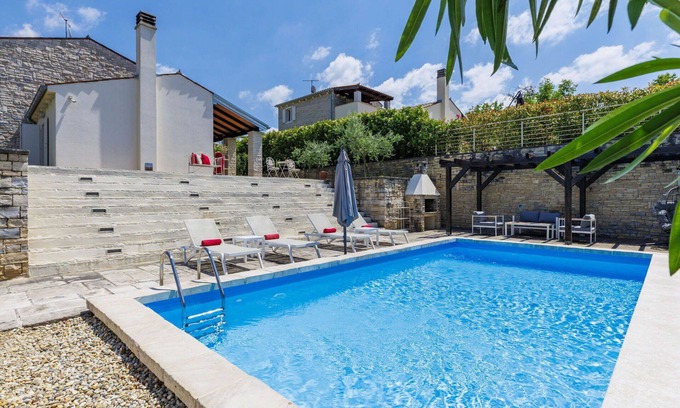 Momjan House | Wonderful private villa for 5 guests with private pool, A/C, WIFI, TV, patio and parking