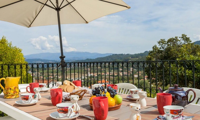 Gondufe Villa | Wonderful private villa for 10 guests with pool, WIFI, TV, terrace and parking