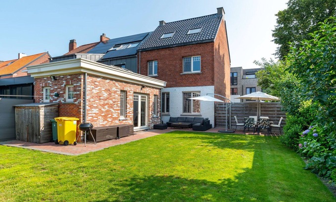 Mol Villa | Wonderful private villa for 6 guests with WIFI, TV, terrace and parking