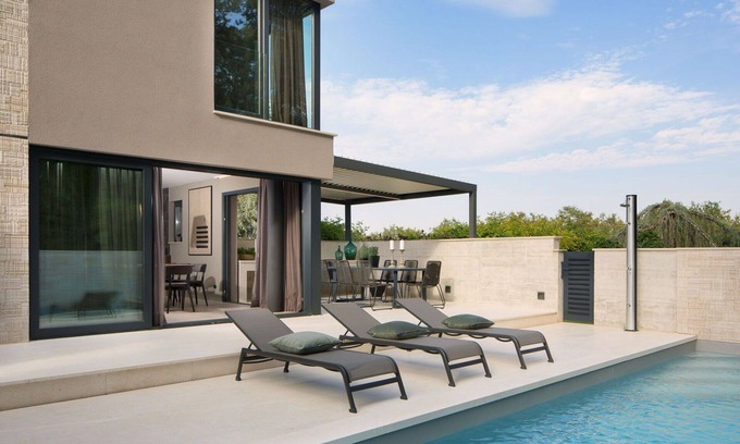 Krizine Villa | Wonderful private villa for 20 people with private pool, WIFI, A/C, TV, terrace and parking