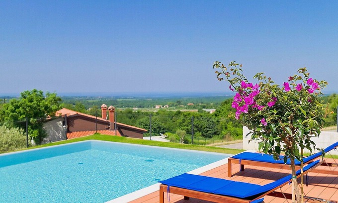 Farini Villa | Wonderful private villa with WIFI, private pool, A/C, TV, patio, panoramic view and parking