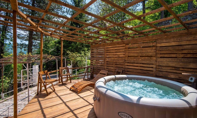 Lic House | Wonderful private villa with WIFI, private pool, hot tub, TV, terrace, pets allowed and parking