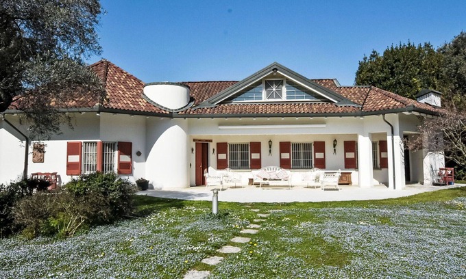 Rovato Villa | Wonderful private villa with A/C, private pool, WIFI, hot tub, TV, patio, pets allowed and parking