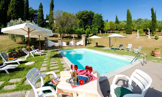 Uzzano Villa | Wonderful private villa for 10 guests with WIFI, private pool, A/C, TV, pets allowed and parking