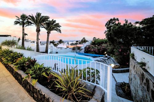 Puerto del Carmen Villa | Wonderful Puerto Del Carmen Villa Central Location Villa Cilla Sea Views Large Pool Area Lanzarote