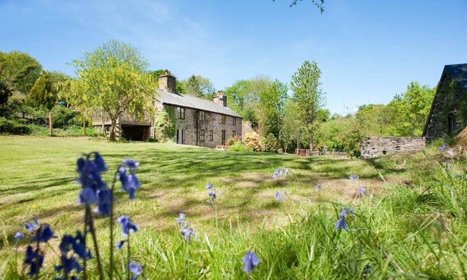 Pennant Melangell House | Wonderful secluded cottage with outstanding views over the Welsh Dee Valley.